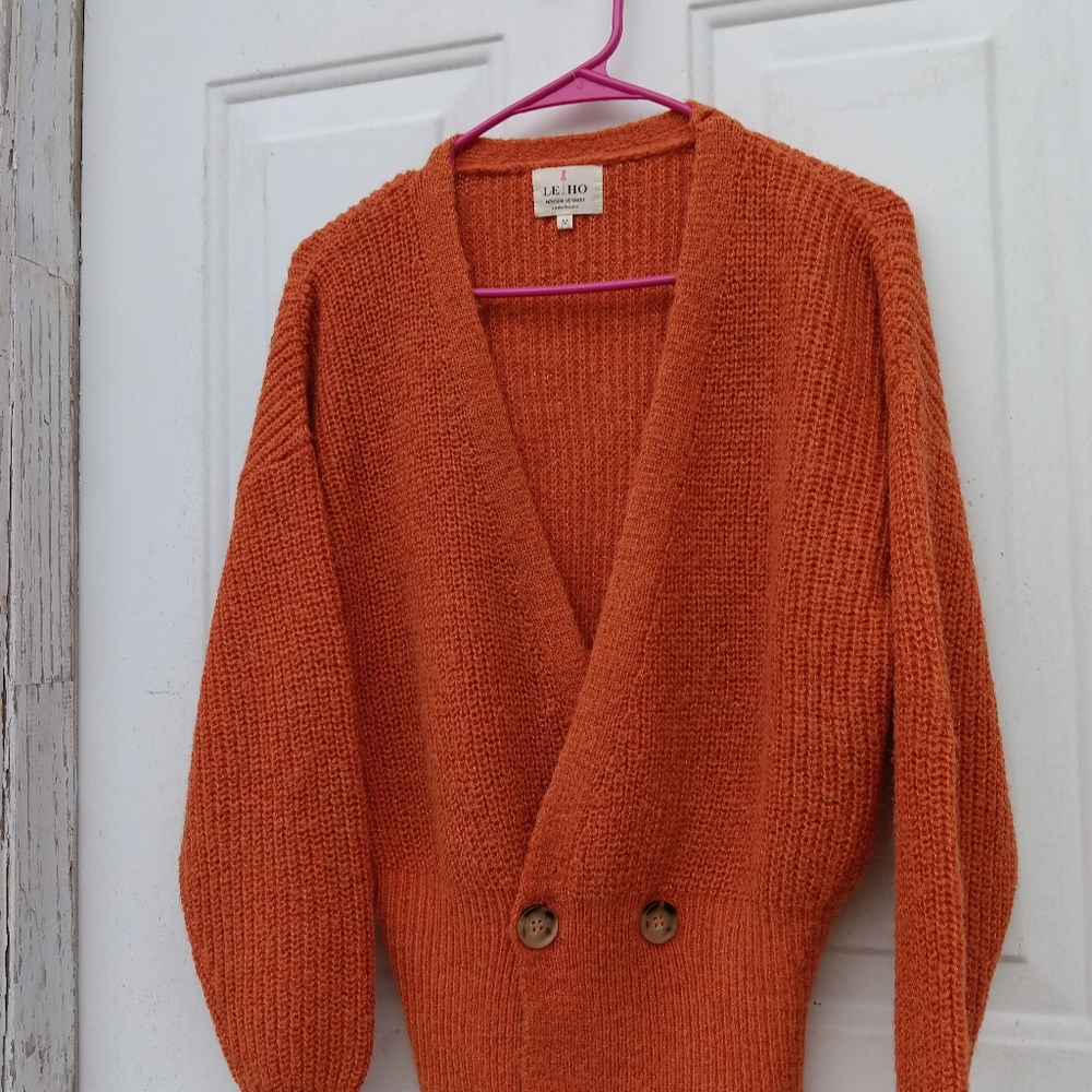 Le Ho ( Mon beau vetement ) . Lady Sweater.  Size M. Color tan